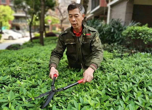 金輝物業(yè)工作人員園區(qū)維護(hù)