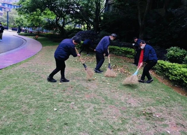 金輝物業(yè)工作人員園區(qū)維護(hù)